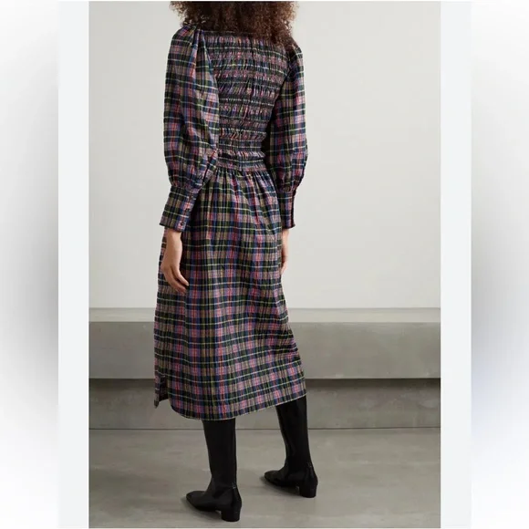Sold! Gianni seersucker plaid smocked dress - Picture 4 of 16
